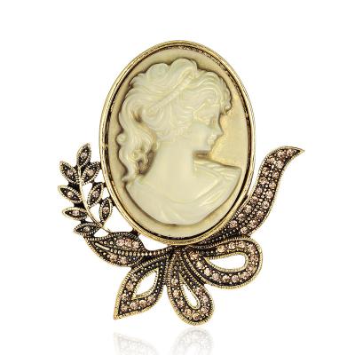 China Retro Beauty Zircon Brooch Personality Metal Brooches Manufacturers Environmentally Friendly Clothing Accessories Rhinestone Alloy Glass Brooch for sale