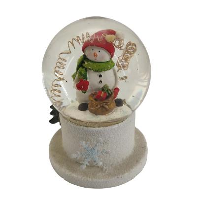 China Europe Customized Figurines Travel Souvenirs Resin Opens Christmas Snowman Water Snow Globe For Office Decor for sale