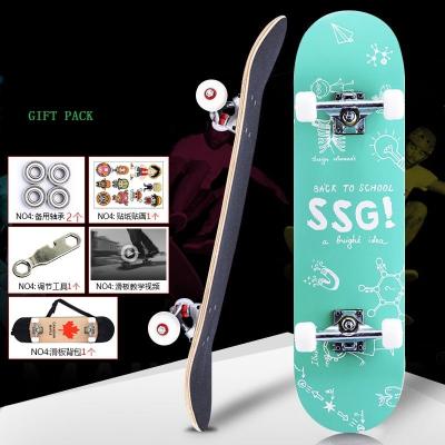 Cina High Strength OEM Double Kick Freestyle Skateboard Skateboard con logo personalizzato in vendita