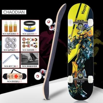 China Robuuste 4 wielen Custom complete skateboards voor professionele renners Te koop