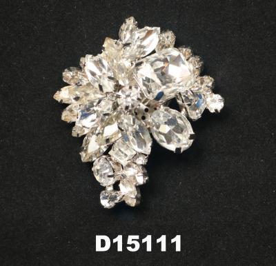 China Garment Decoration Uneteco Jewelry Factory New Arrival Rhinestone Flower Brooch In Pearl Decoration for sale