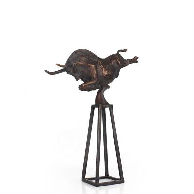 China Europe Abstract Bronze Sculpture Statue Resin Metal Base Resin Cow Home Decor Cow for sale