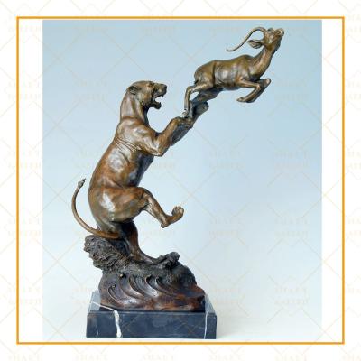 China Europe Outdoor Metal Leopard Statue Bronze Panther Hunting Black Sculpture for sale