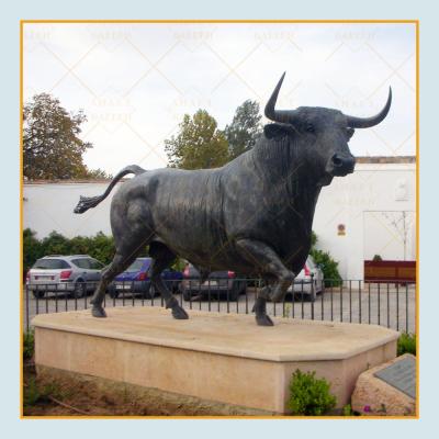 China 2018 Europe Custom Large Bronze Animal Outdoor Metal Garden Bull Statue for sale