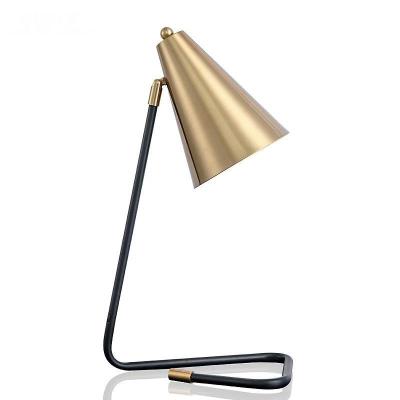 China Convenient Modern Nordic Hotel Gold Metal Luxury Lamp Reading Bed Side Led Desk Table Lamp Home Simply Decoration desk lamp for sale