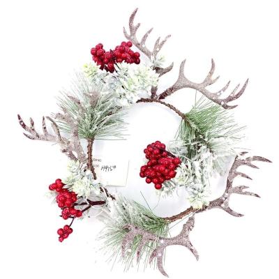 China Indoor Outdoor Artificial Red Berry Wreaths Moss Decoration Pine Needle Christmas Wreath Decorations with Natural Antlers Rattan Front Entrance DI for sale