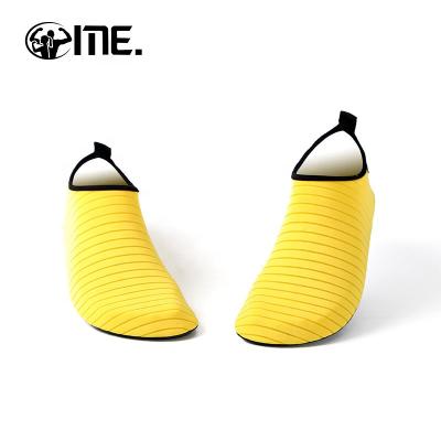 China Comfortable I Sports Water Diving Shoes Surfing Beach Soft Snorkeling Diving Swimming Shoes Underwater Rubber Socks For Women Men Kids for sale