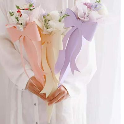 China Simple Recyclable Florist Recycled Bowknot Flower Sleeve From Mangas Para Flores Rose Flower Box Materials For Flower Packaging for sale