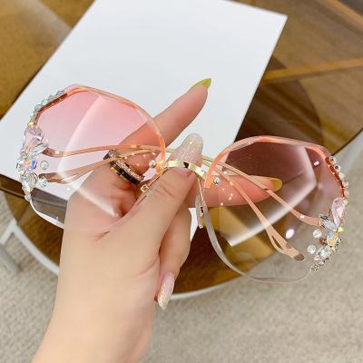 China Fashion sunglasses 2022 wholesale luxury men's fashion frameless sunglasses metal bling diamond rimless sunglasses for sale