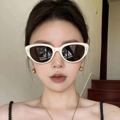 China 2023 Newest Design Men and Women Retro Sun Shades Small Cat Logo Sunglasses Fashionable Custom Frame for sale