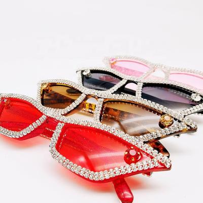 China Mujer Oval de Crystal Wood Glasses Fashion Eyewear UV400 Gafas de sol Luxury Women Diamond Sunglasses Men 2020 Cat Eye RhinestonVintage for sale