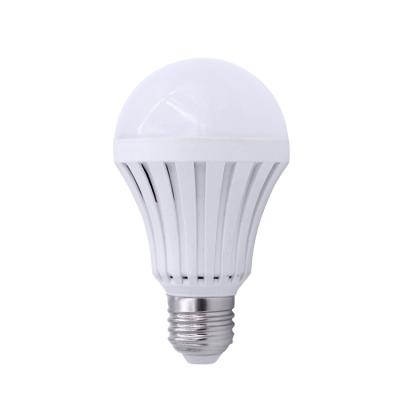 China High efficiency hot sale 5w 7w E27 capacity super bright rechargeable cold white led emergency light bulb for sale