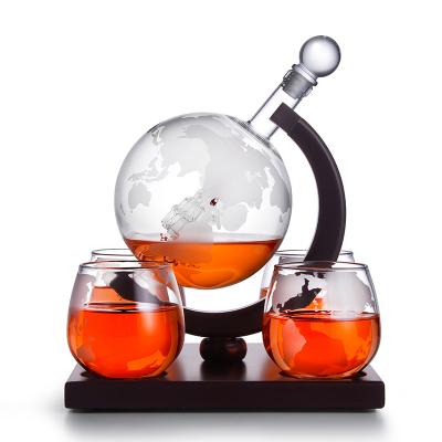 China Fancy Whiskey Decanter Creative Fancy Globe Set Glass Globe Glass Decanter Bar Accessories With Wool Rack for sale