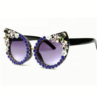 China Hot Selling Rhinestone Flower Cat Eye Frame Sunglasses Fashion Sunglasses Frame Trend Matching Sunglasses for sale