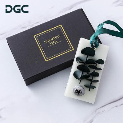 China Festival Decoration DGC Household Fresh Air Scented Durable Wardrobe Yuri Hanging Leaf Dried Flower Aromatherapy Wax Flakes for sale