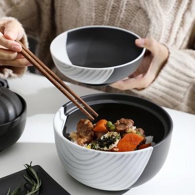 China Viable Wholesale Black White Porcelain Dinnerware Set Large Capacity Ceramic Soup Bowl Salad Mixing Bowl With Lid for sale