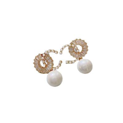 China Fashionable Luxury Jewelry S925 Needle Piercing Silver Designer Copper Earrings Gold Plated 3A Zircon OC Letter Pearl Women Studs Earrings for sale