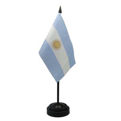 China High Quality Reusable 14x21cm Table Flag Argentina Desk Flag With Plastic Base for sale