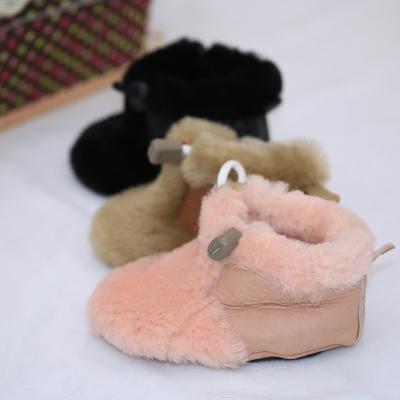 China Massage Baby First Walker Shoes Lamb Soft Unique Fur Light Shoes Prewalker Shoes for sale