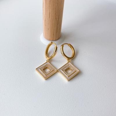 China Dylam Dylam earrings suppliers s925 popular silver silver rhombus huggie earring for women for sale