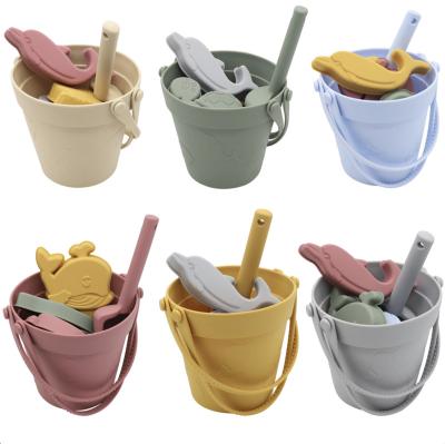 China New Patent BPA FREE Portable Silicone Sand Bucket Toys Customized Silicone Beach Toys Silicone Bucket Bucket And Shovel Sets 14.5*14.5cm for sale