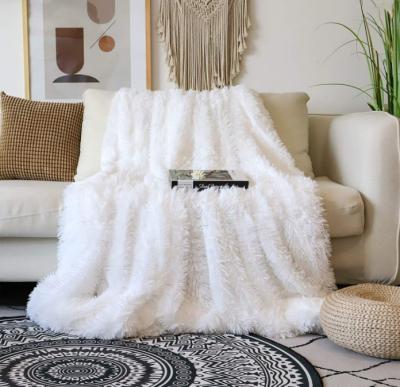 China Luxury Fluffy Plush Fuzzy Throw Faux Fur Soft Warm Velvet Fleece Blanket Wearable Custom Made for sale