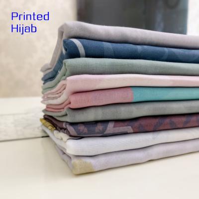 China Newest scarf most 2021 medium size popular shawl tank top muslim hijabs women modal wholesale hijab girl instant tudung supplier for sale