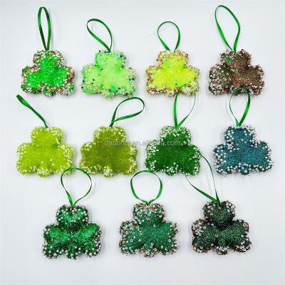 China Popular Cheap High Quality Carnival DIY St Patrick's Day Glitter Clover Hanging Decorations for sale