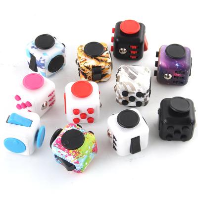 China Juguetes Sensoriales Autism Decompression Hand Carve ADHD Worry Relief Decompression Cube Kids Desk Anti-stress Toys Finger Toys for sale