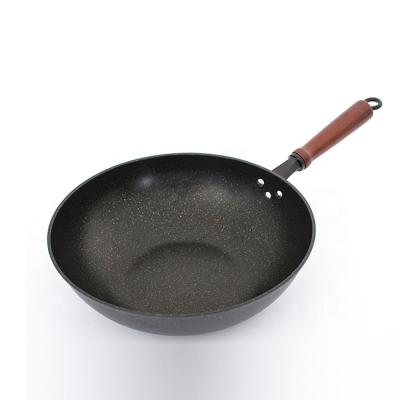 China Custom High Quality Non-Stick Die-Casting Non-Stick Wok Pan Sustainable Process Wok Pan With Wooden Handle for sale