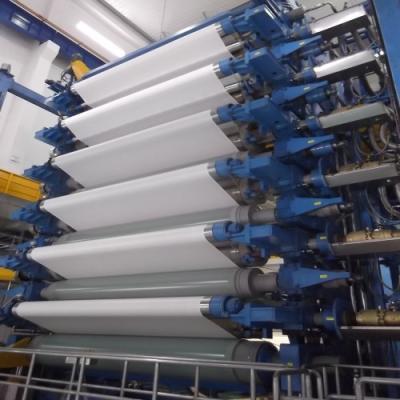 China Línea de fabricación de rollos de papel de calandrado térmico Buena resistencia a la corrosión en venta