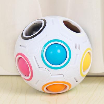 China Hot-selling matching finger hand spinner puzzle game fidgety person toys stress reliever ball puzzle magic ball with pocket color for sale