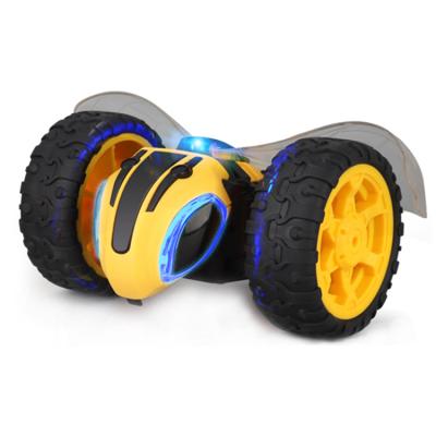 China 1:14 RC hobby fashion style rc bee with 360 degree wheel dual remote control car infared remote control animal toys for sale