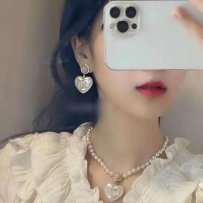 China New Design Fashion Unfading Heart Prearl Necklace Pearl Dangle Drop Earrings Sets 2022 Hot Sale for sale