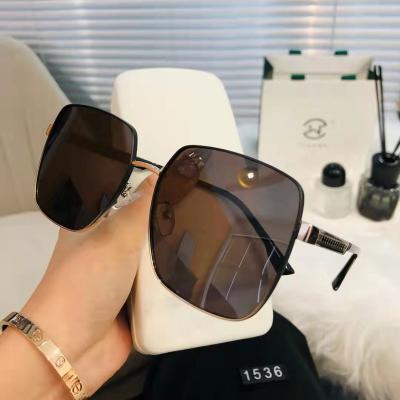 China Fashion Sunglasses 2022 New Fashion Popular Sunglasses Big Shade Luxury Trendy Popular Super Sight for sale