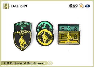 China Insignia grabada en relieve del PVC para los bolsos Acccessories, cinta del lazo del gancho del velcro en venta