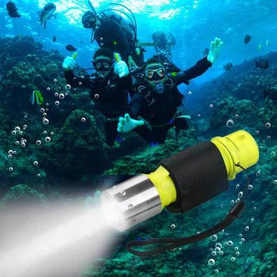 China Waterproof LED Underwater Torch Bright Submersible Light Safety Lights Waterproof Underwater Flashlight Diving Torch for Underwater Water Sports for sale