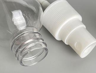 China Hebei Shengxiang HDPE material 30ml white perfume bottle plastic spray bottle en venta