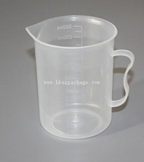 China 100ml/150ml/250ml300m/1000ml lhigh quality plastic mesuring baker with handle for sale