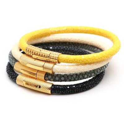 China FASHIONABLE Men's Instant Handmade Leather Bracelet Bangle Stingray Clasp Button Wrap Leather Bracelet for sale