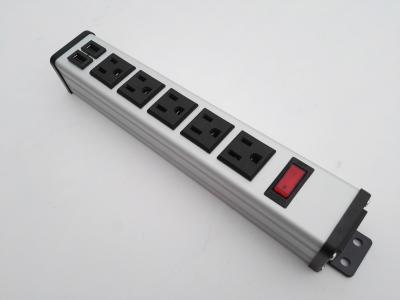 China Stecker-Energie-Streifen des Desktop-5 flacher mit USB-Ladegerät, 5 Sockel-Energie-Stange 5v 2.4A/1A zu verkaufen