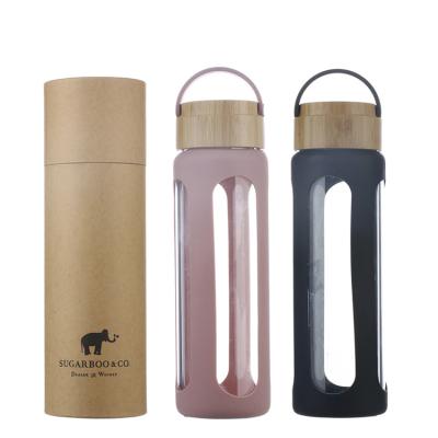 China Art Decor Customized BPA FREE 20 oz Borosilicate Glass Water Bottle with Bamboo Lid Silicone Sleeve for sale