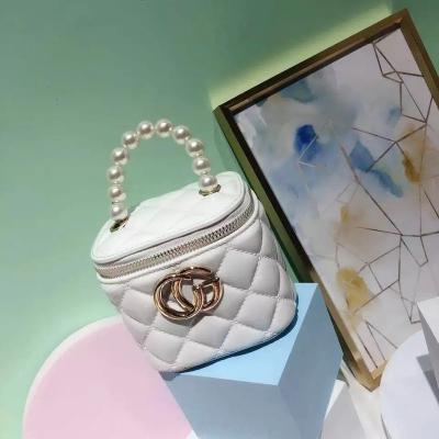 China 2021 PVC Candy Girls Handbags Women Mini Handbag Kids Jelly Purse Fashion Jelly Bags for sale