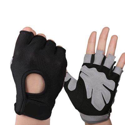 China Comfortable Factory Directly Supply Workout Training Half Finger Gym Weightlifting Retraining Gloves for sale