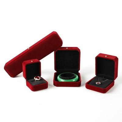 China Disposable Top Flannel Gift Jewelry Box Bracelet Ring Pendant Earring Necklace Jewelry Packaging Box for sale