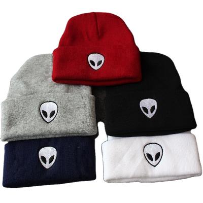 China New Brand COMMON Winter Warm Beanie Wholesale Custom Casual Fashion Unisex Outdoor Knitted Hat for sale