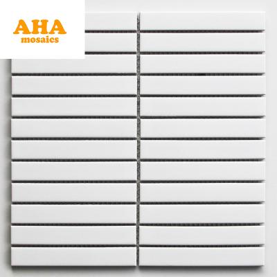 China Modern Hot Sale Glazed Strip Finger Ceramic White Mosaic Tiles For Bathroom Backsplash Kitchen Bar Restaurant for sale