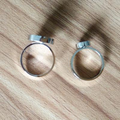 China Finger Ring Bases Blanks, Ring High Polish Stainless Steel Round Finger Ring Trays for sale