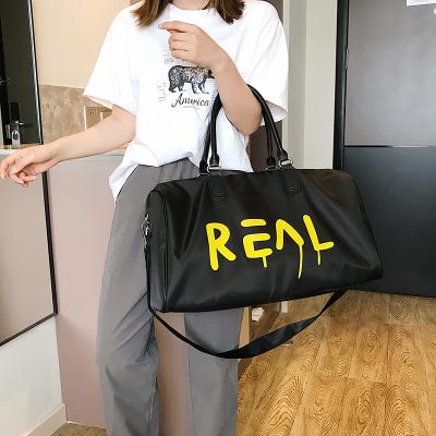 China New fashion large capacity lightweight one-shoulder messenger bag men and women sports handbag travel bag for sale