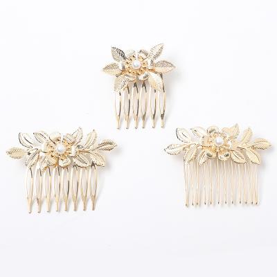 China European and American fashion gold luxury hairpins girl pearl flower alloy style hair comb Western bridal hair accessories for sale